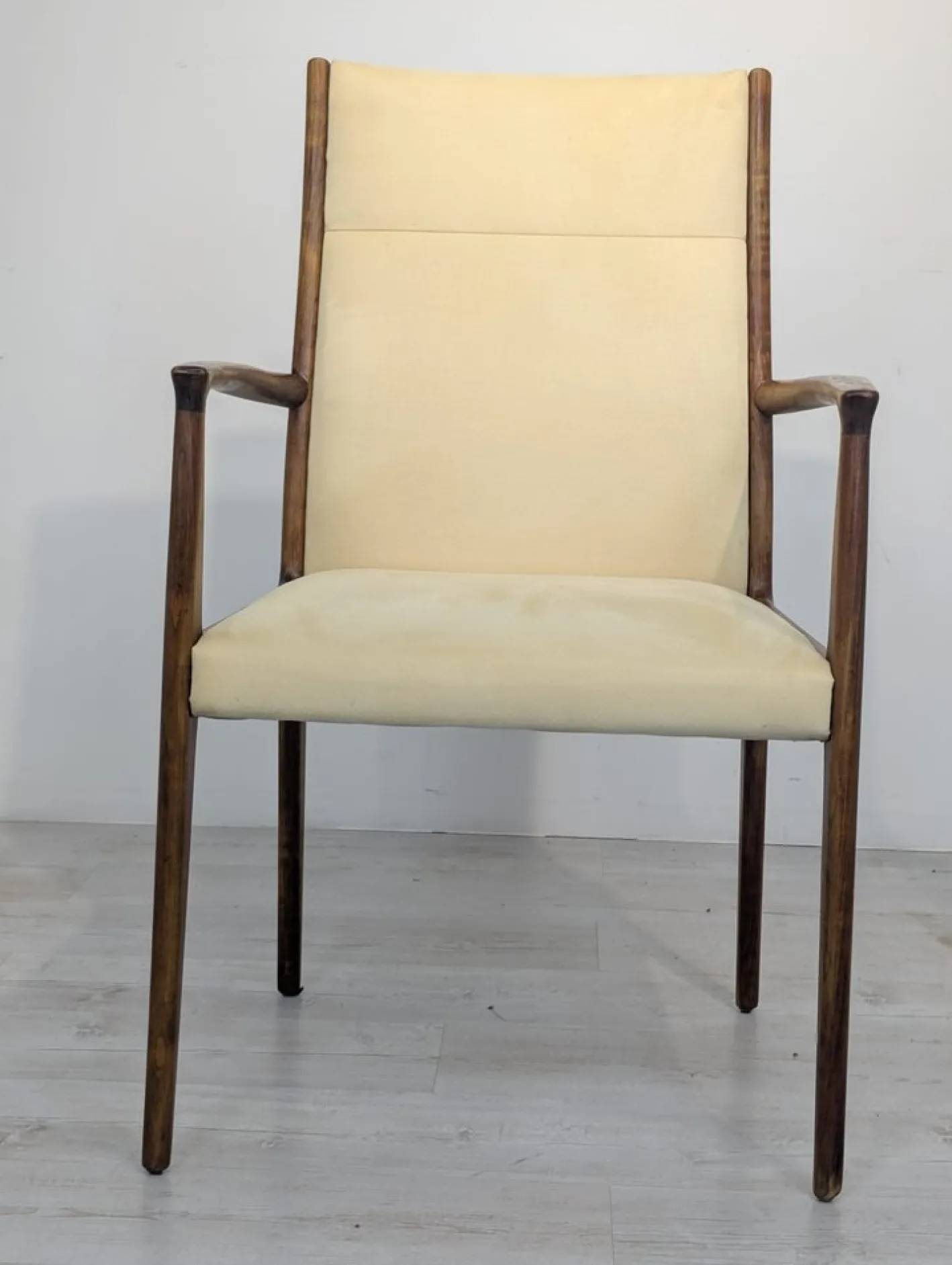 Dänischer Mid-Century Armlehnstuhl aus Holz im modernen Stil, 1960er