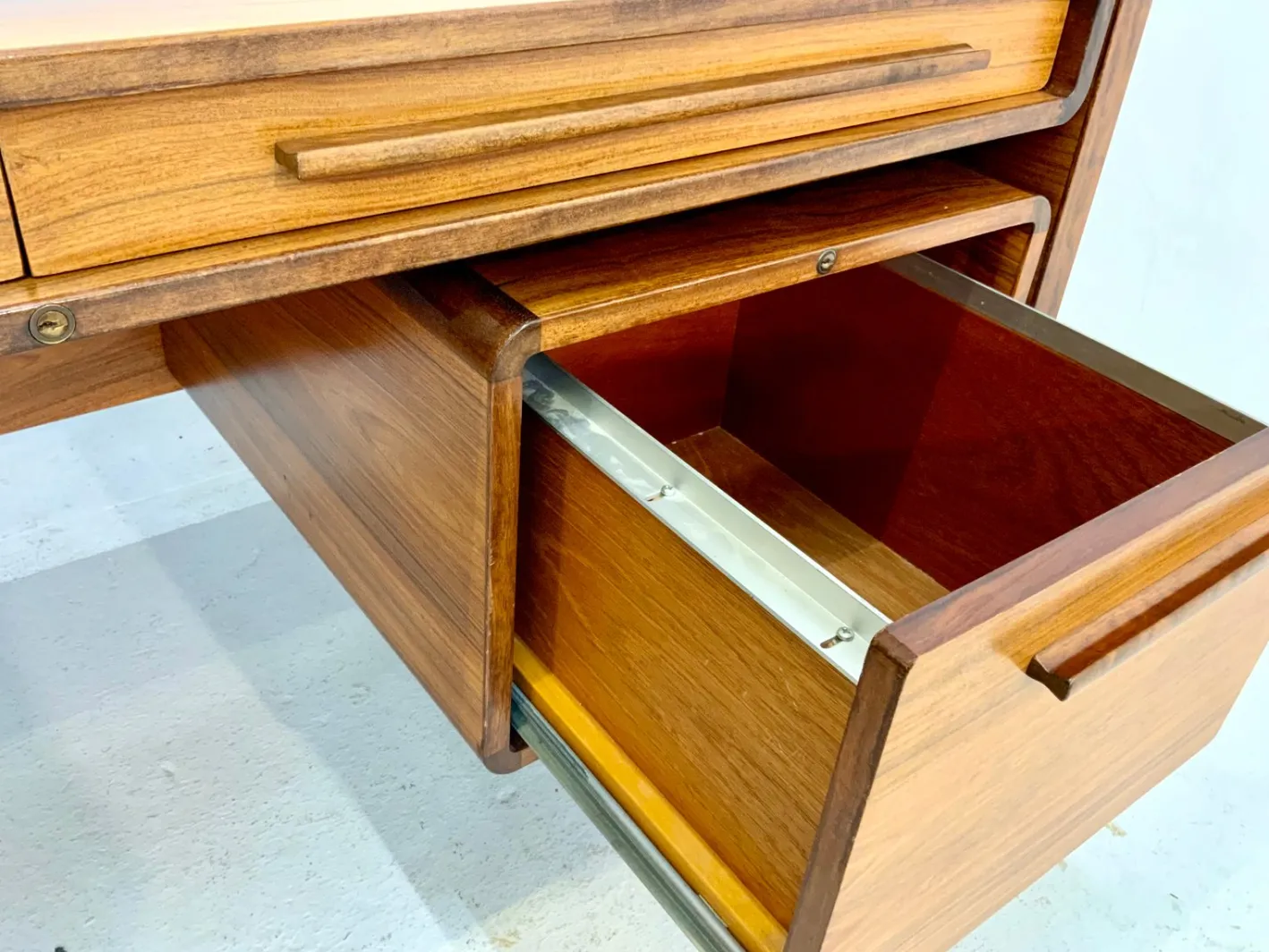 Dänischer Mid-Century Chief Schreibtisch von Dyrlund, 1960er