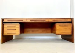 Dänischer Mid-Century Chief Schreibtisch von Dyrlund, 1960er