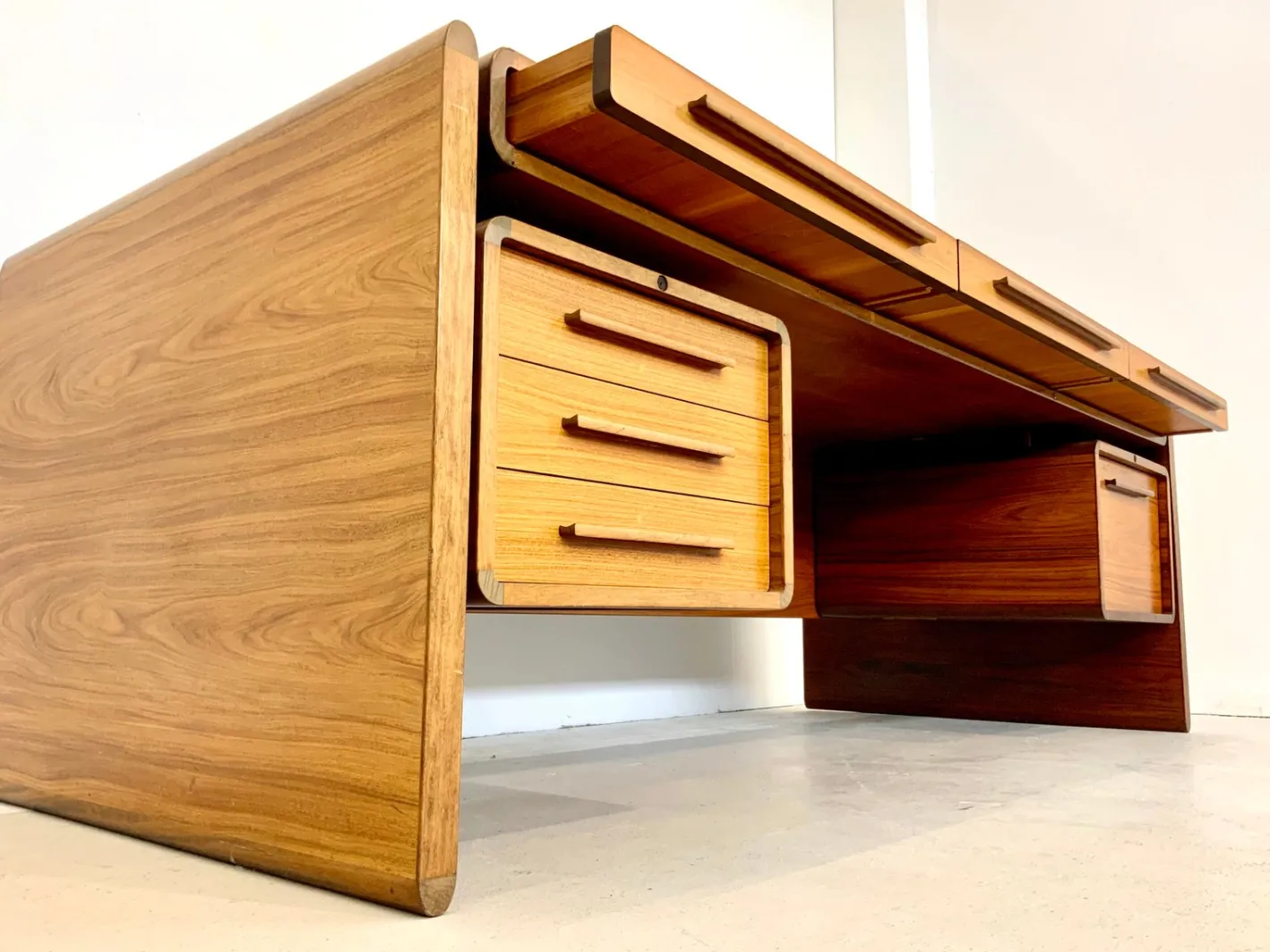 Dänischer Mid-Century Chief Schreibtisch von Dyrlund, 1960er