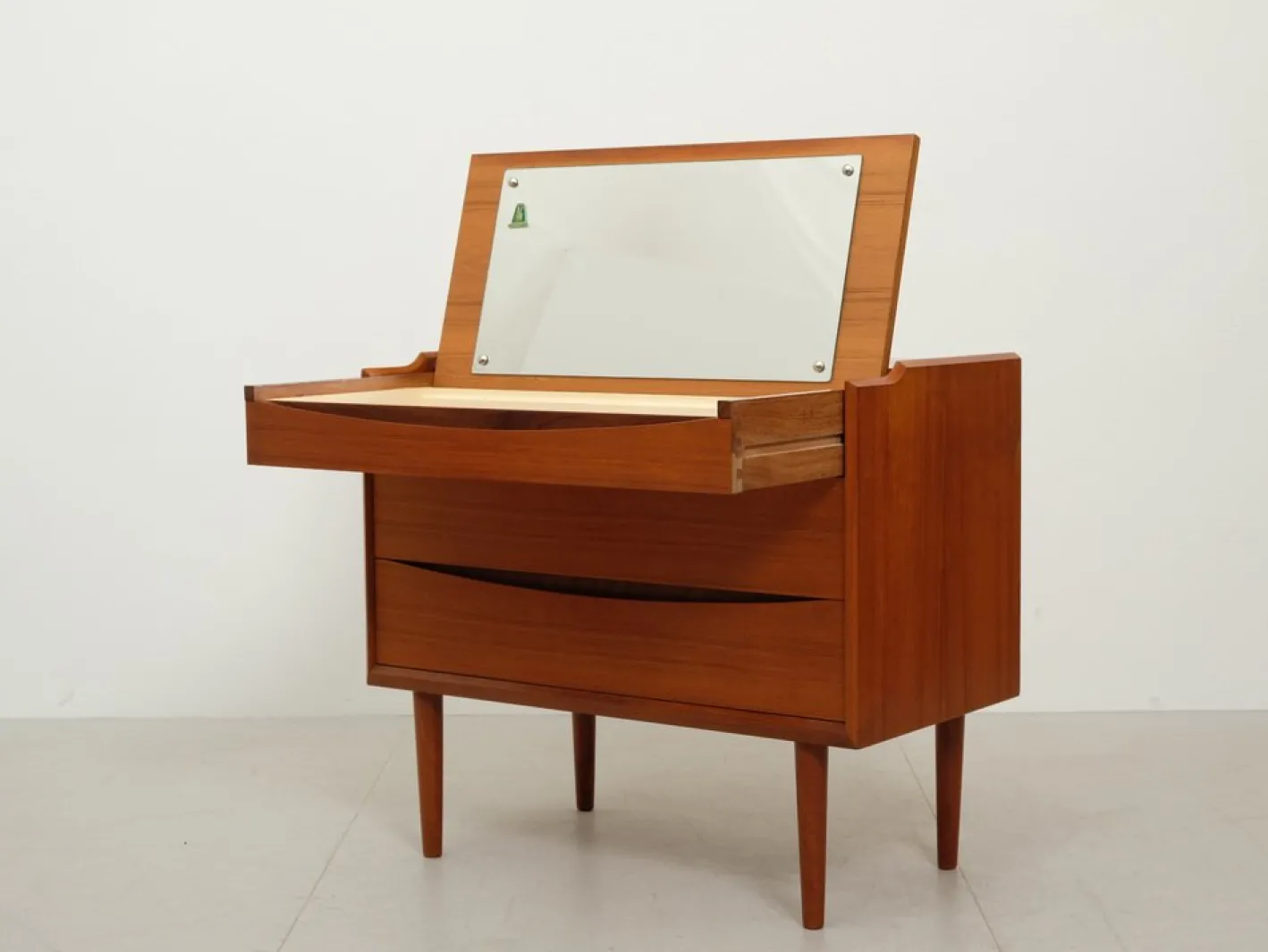 Dänischer Mid-Century Frisiertisch aus Teak, 1960