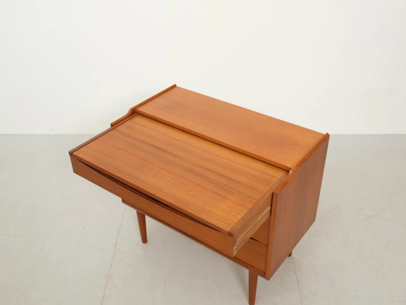 Dänischer Mid-Century Frisiertisch aus Teak, 1960