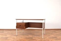 Dänischer Mid-Century Modern Teak Schreibtisch, 1970er