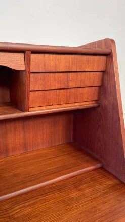 Dänischer Mid-Century Teak Schreibtisch mit Ausziehbarem Schreibtisch & Schubladen, 1960er