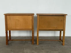 Dänische Rokoko Nachttische aus Eiche von Henning Kjærnulf, 1960er, 2er Set