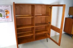 Dänischer Teakholz-Vitrinenschrank von Kollund Möbler, 1970er Jahre