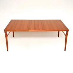 Dänischer Vintage Esstisch aus Teak von Willy Sigh für H. Sigh & Søns Møbelfabrik, 1960