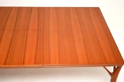 Dänischer Vintage Esstisch aus Teak von Willy Sigh für H. Sigh & Søns Møbelfabrik, 1960