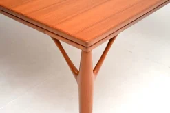 Dänischer Vintage Esstisch aus Teak von Willy Sigh für H. Sigh & Søns Møbelfabrik, 1960
