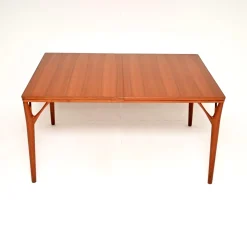 Dänischer Vintage Esstisch aus Teak von Willy Sigh für H. Sigh & Søns Møbelfabrik, 1960