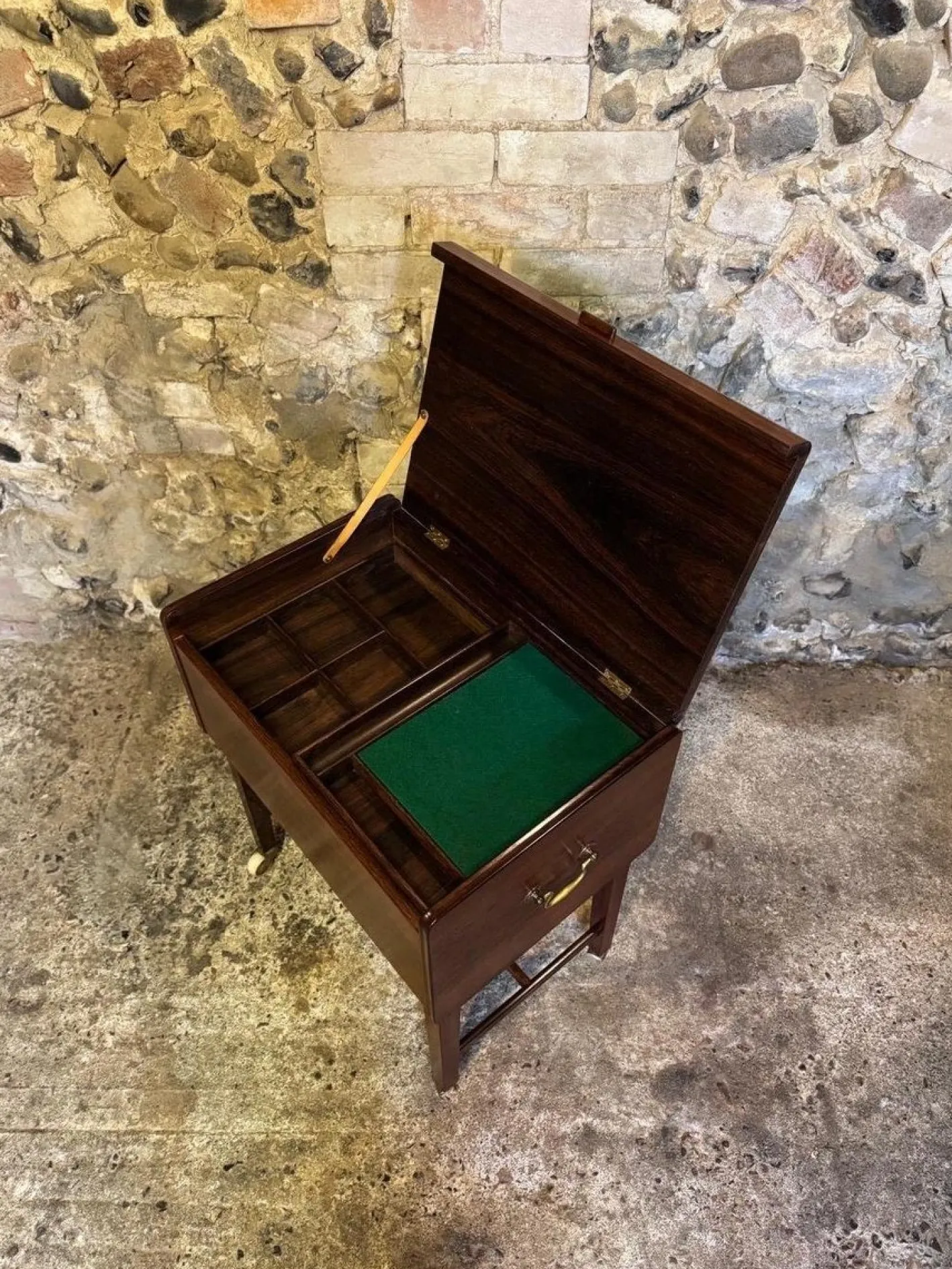 Dänischer Vintage Nähtisch, 1950er