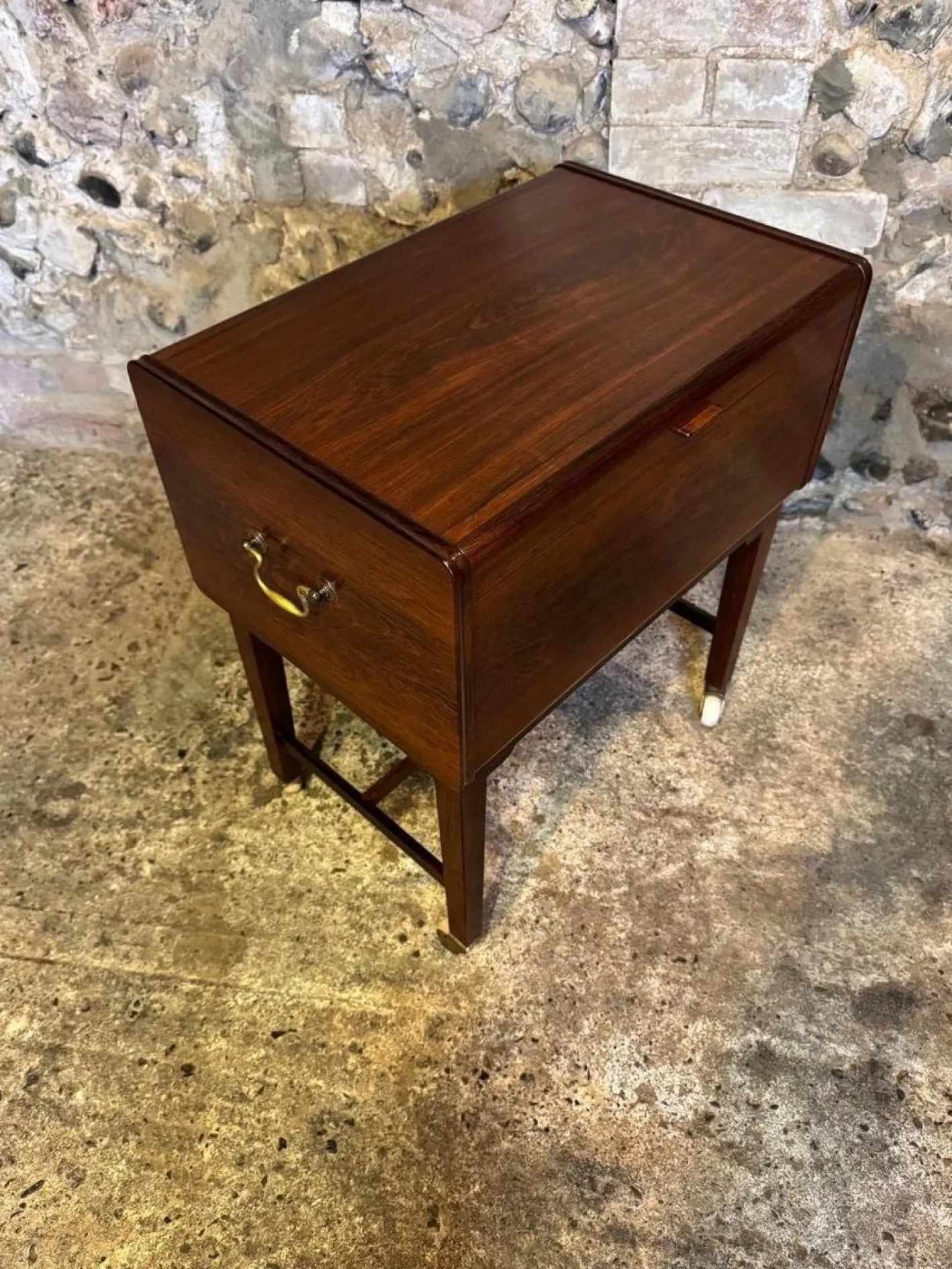 Dänischer Vintage Nähtisch, 1950er