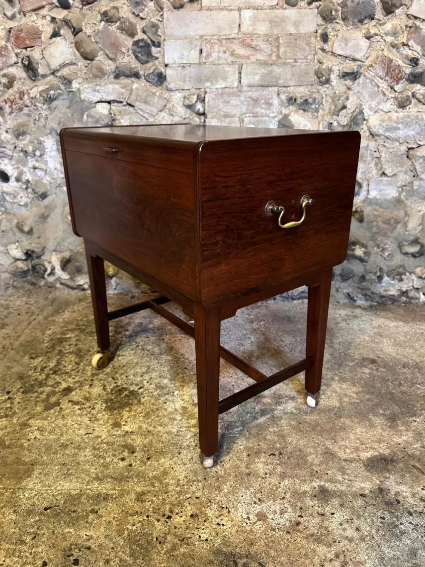 Dänischer Vintage Nähtisch, 1950er