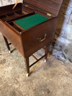 Dänischer Vintage Nähtisch, 1950er