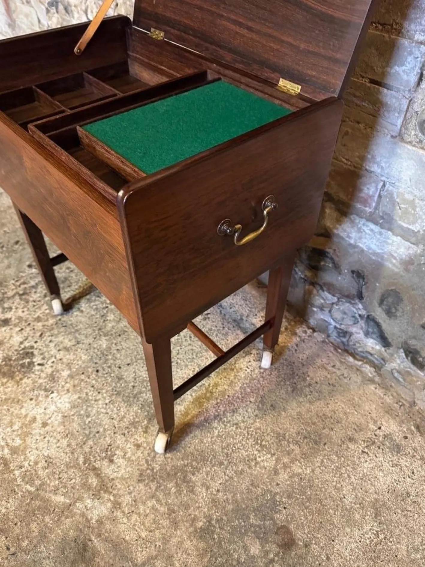 Dänischer Vintage Nähtisch, 1950er