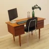 Dänischer Vintage Schreibtisch aus Teak, 1970er