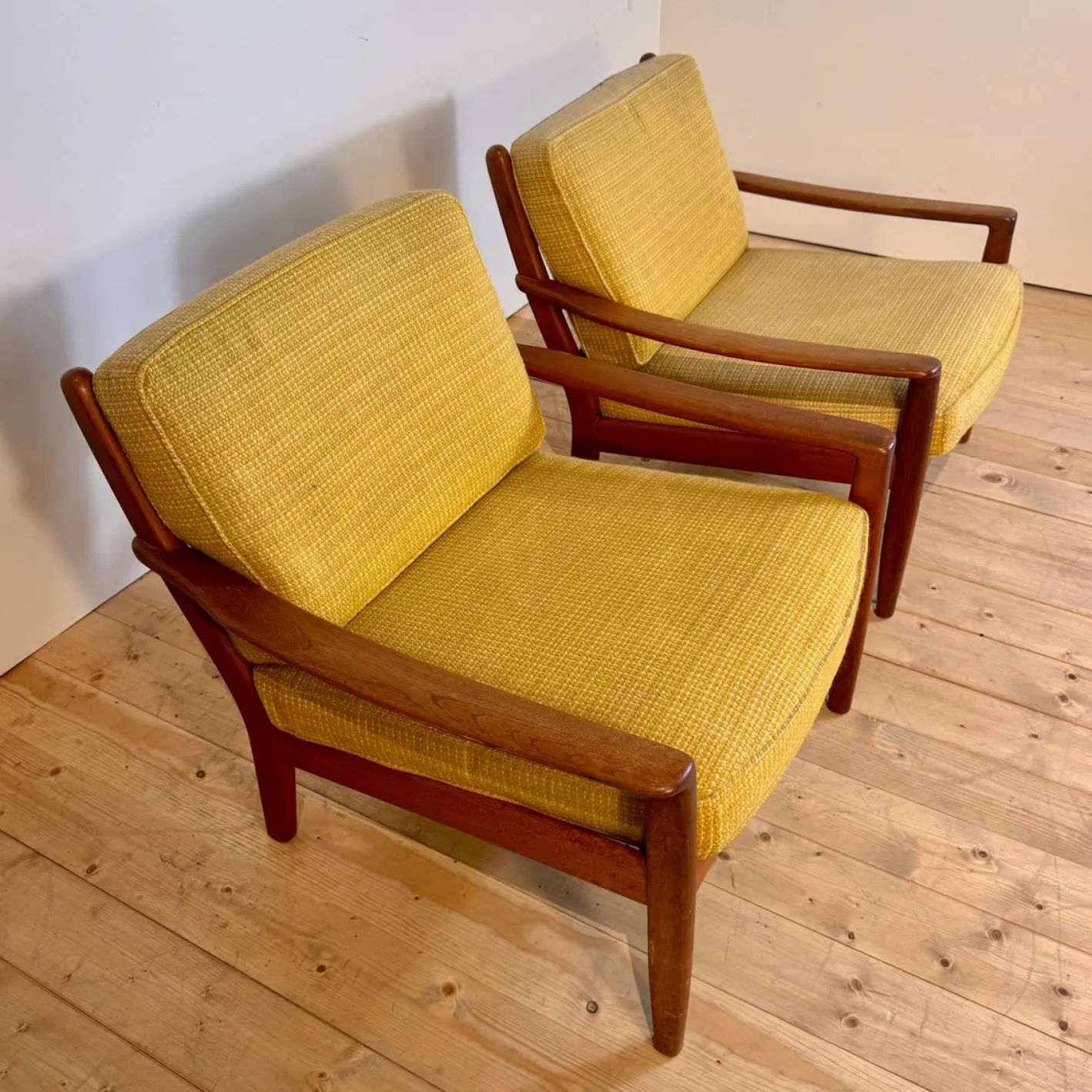 Dänische Sessel mit Gestell aus Teak, 1960er, 2er Set