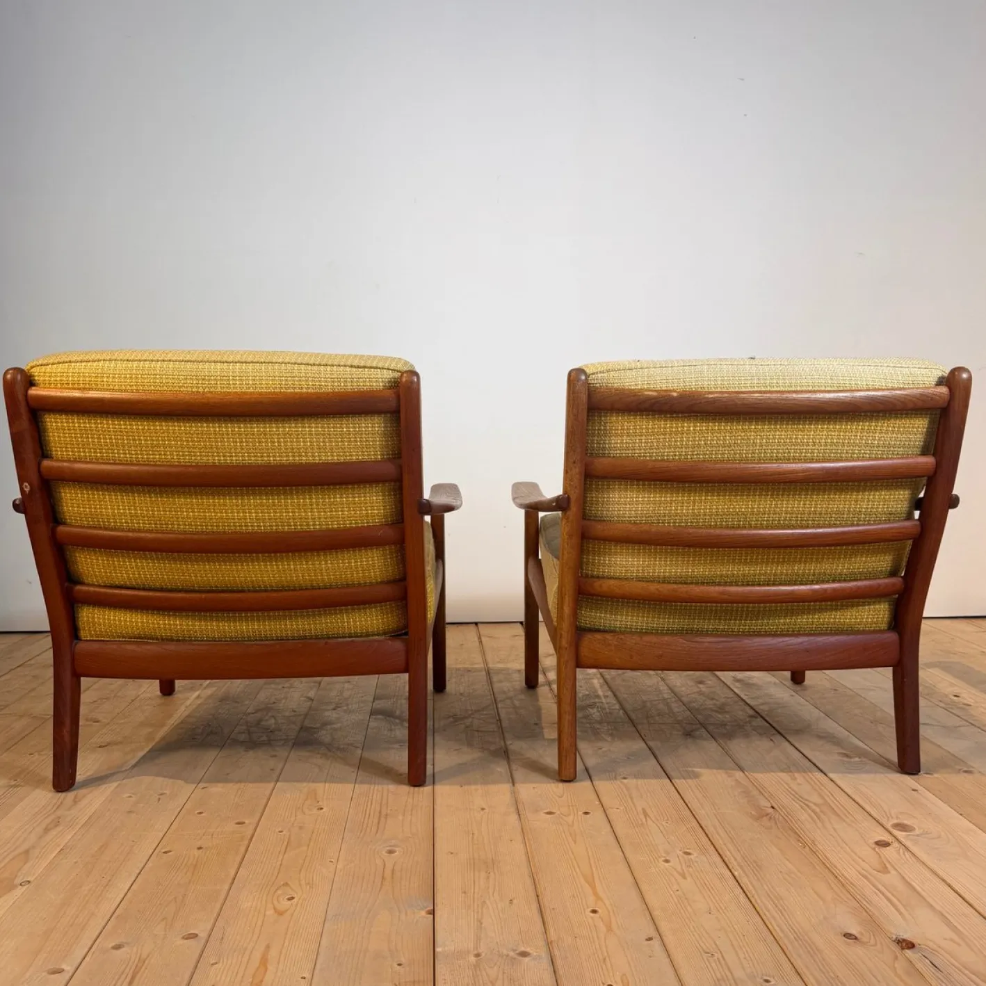 Dänische Sessel mit Gestell aus Teak, 1960er, 2er Set