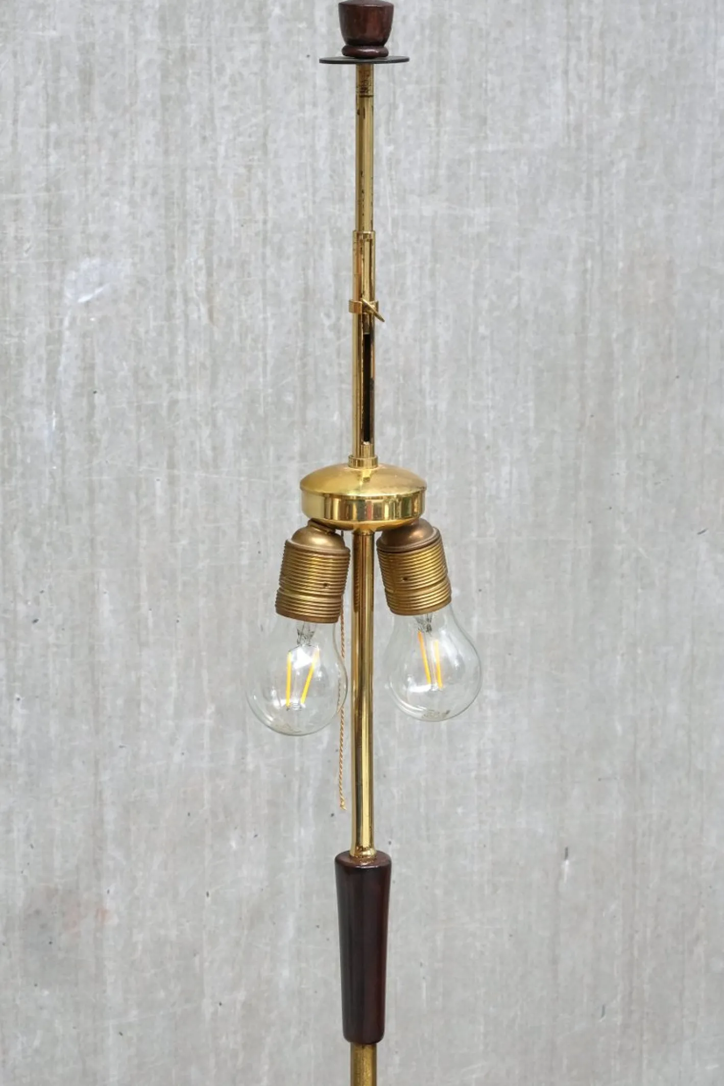 Dänische Skulpturale Dreibein Stehlampe aus Buche, Messing & Leinen von Fog & Mørup, 1960er