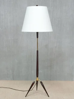 Dänische Skulpturale Dreibein Stehlampe aus Buche, Messing & Leinen von Fog & Mørup, 1960er