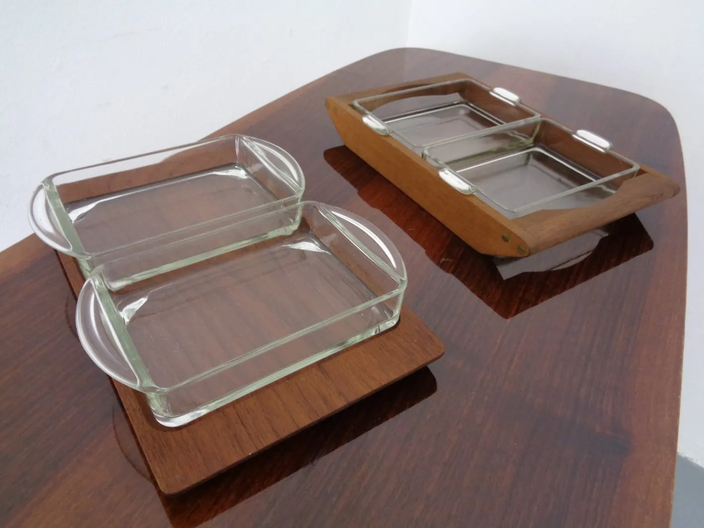 Dänisches Siam Teak Tablett mit Glasschalen von Artiform, 1960er, 2er Set
