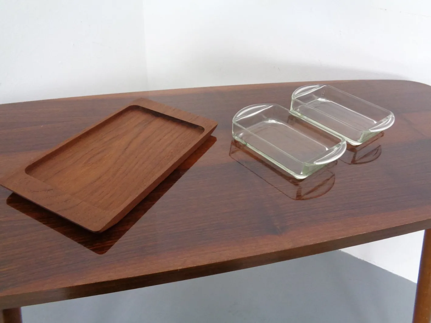 Dänisches Siam Teak Tablett mit Glasschalen von Artiform, 1960er, 2er Set