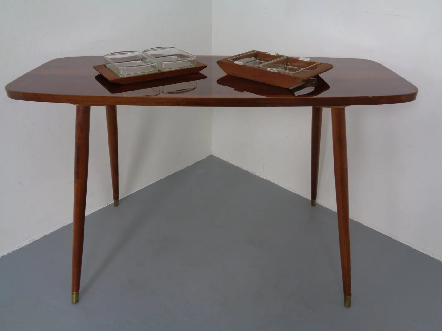 Dänisches Siam Teak Tablett mit Glasschalen von Artiform, 1960er, 2er Set