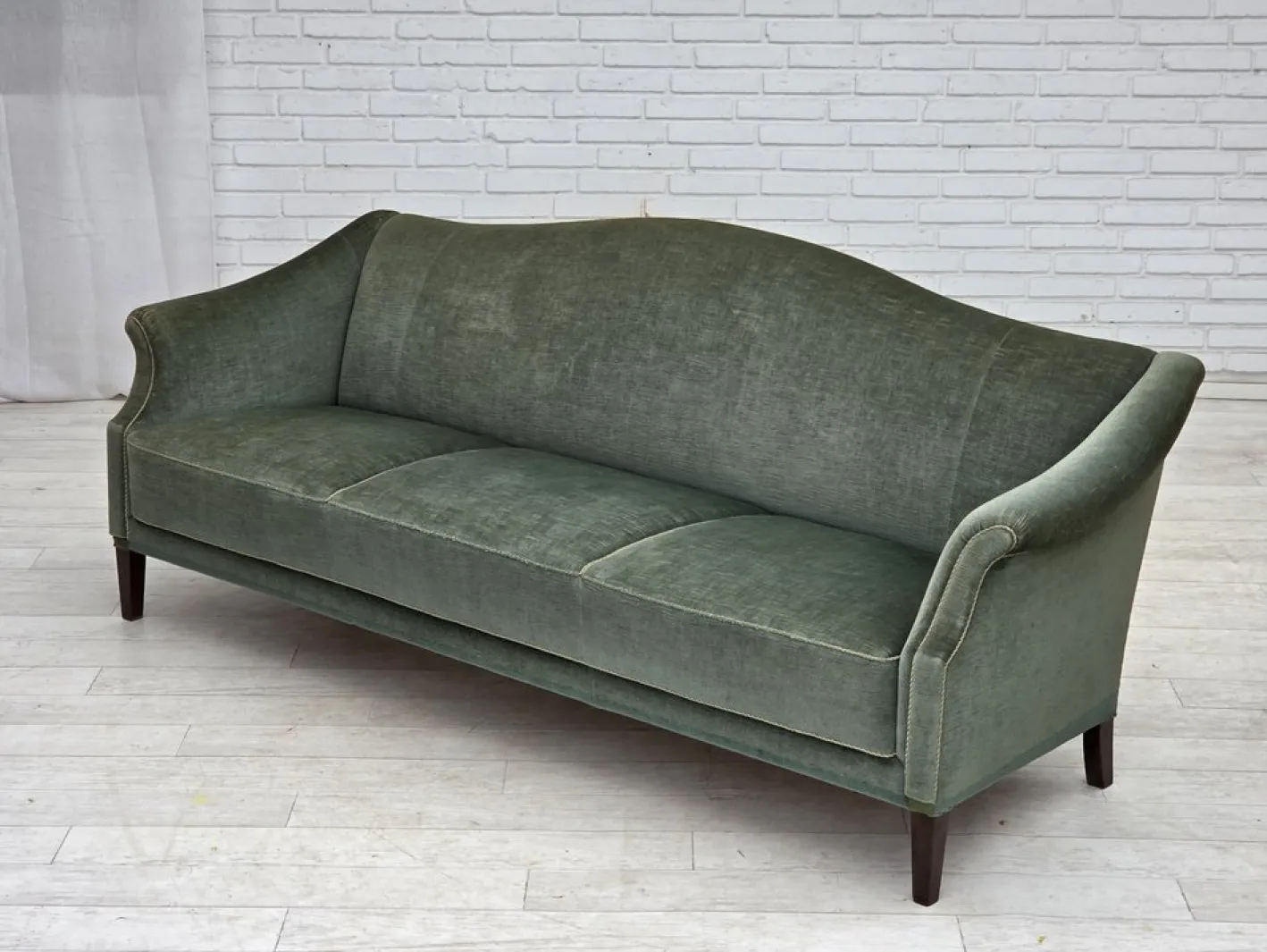Dänisches 3-Sitzer Sofa in Grünem Möbel Velours, 1960er