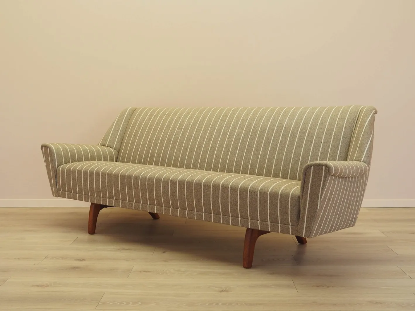 Dänisches Sofa in Beige, 1970er