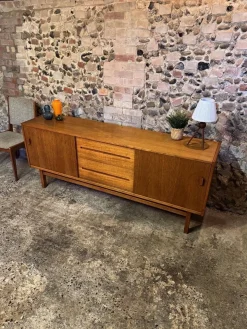 Dänisches Vintage Sideboard aus Teak von Nils Jonsson für Troeds, 1960er