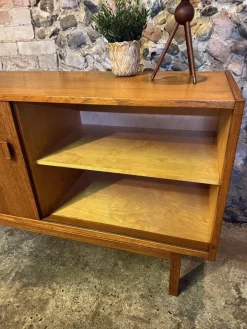 Dänisches Vintage Sideboard aus Teak von Nils Jonsson für Troeds, 1960er