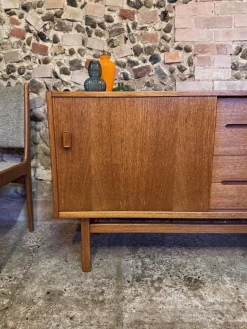 Dänisches Vintage Sideboard aus Teak von Nils Jonsson für Troeds, 1960er
