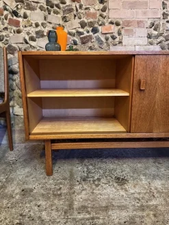 Dänisches Vintage Sideboard aus Teak von Nils Jonsson für Troeds, 1960er