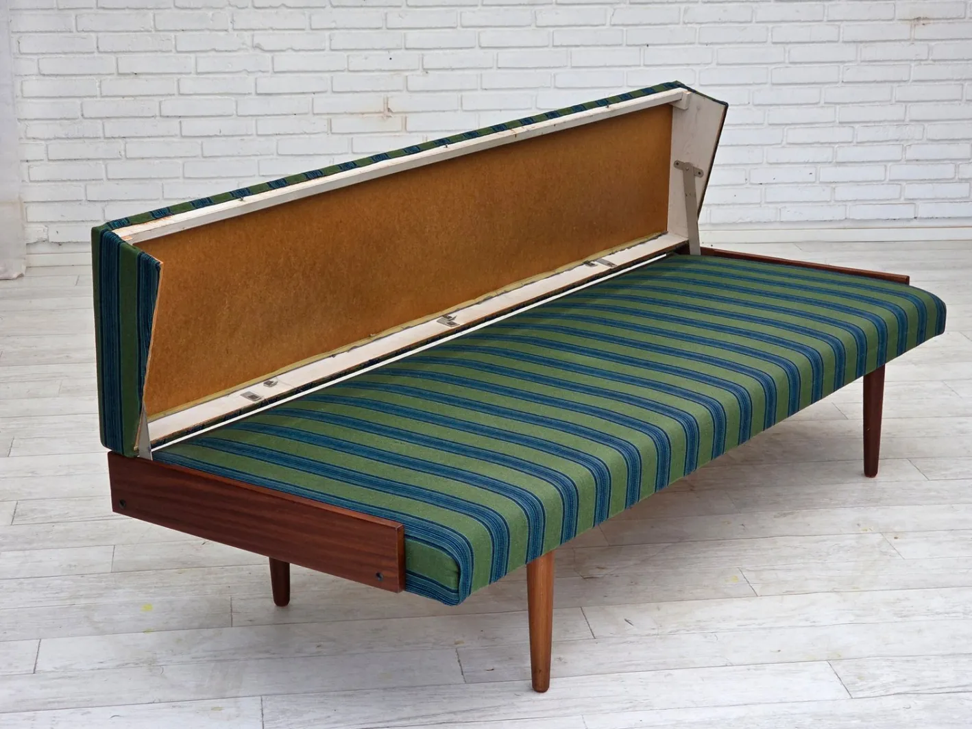 Dänisches Vintage Tagesbett aus Wolle & Teakholz, 1970er