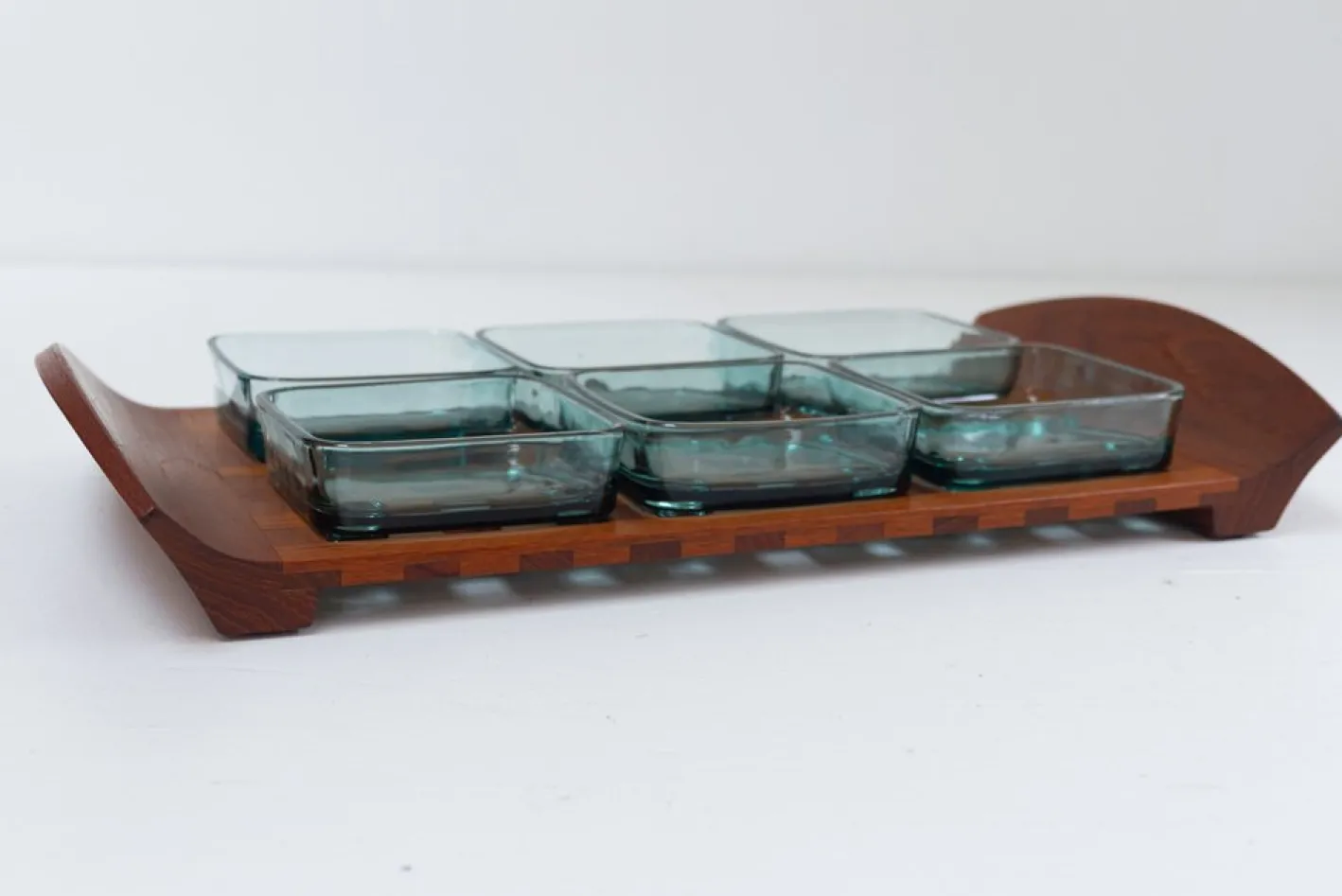 Dänisches Vintage Teak Tablett mit Glasschalen von Jens Harald Quistgaard, 1960er, 7er Set