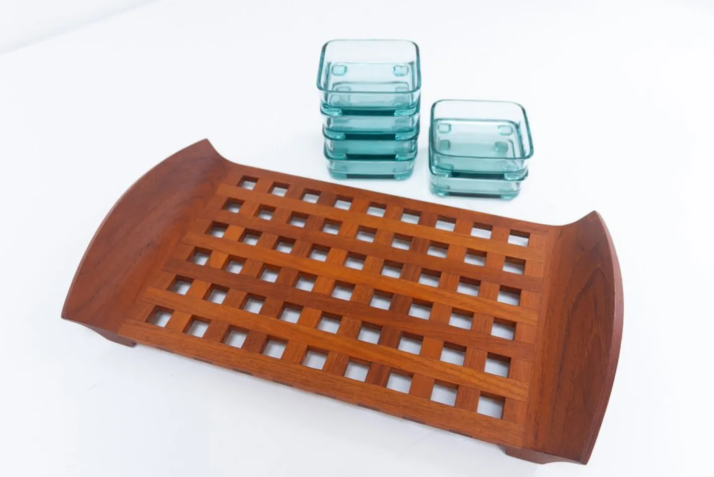 Dänisches Vintage Teak Tablett mit Glasschalen von Jens Harald Quistgaard, 1960er, 7er Set