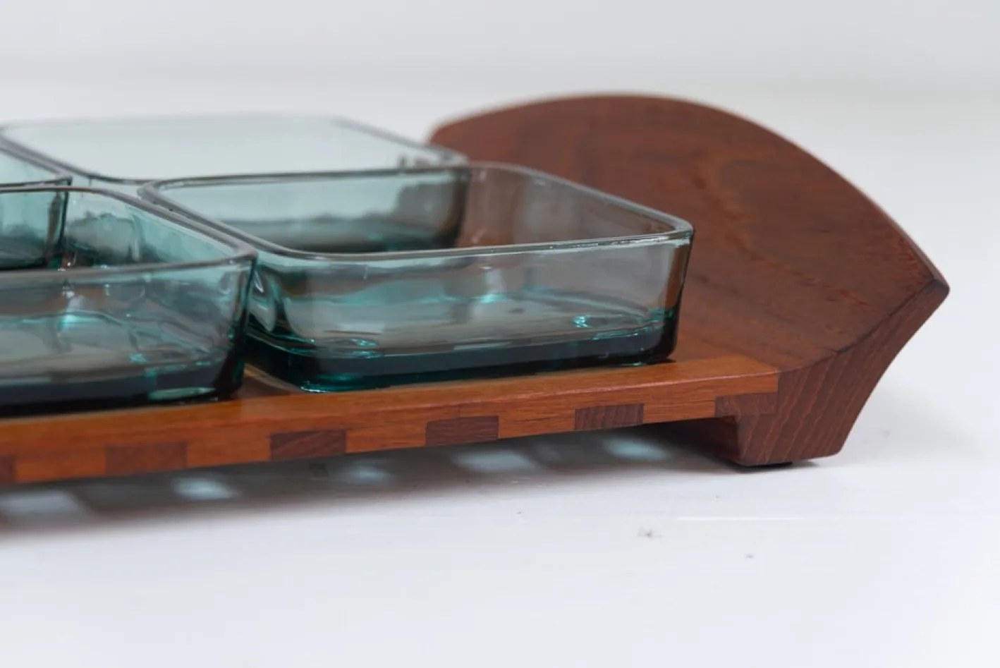 Dänisches Vintage Teak Tablett mit Glasschalen von Jens Harald Quistgaard, 1960er, 7er Set