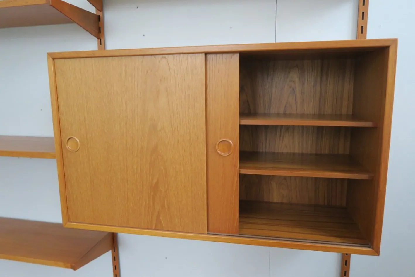 Dänisches Wandregal aus Teak von FM Møbler, 1960er