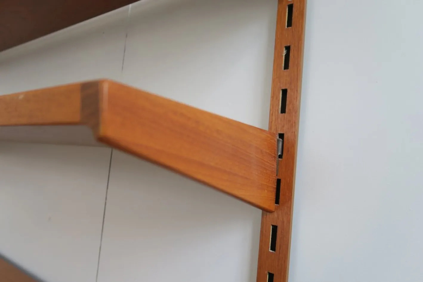 Dänisches Wandregal aus Teak von FM Møbler, 1960er
