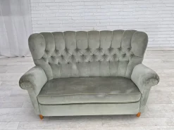 Dänisches Zwei-Sitzer Sofa in Hellgrünem Möbel Velours, 1960er