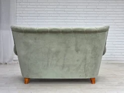 Dänisches Zwei-Sitzer Sofa in Hellgrünem Möbel Velours, 1960er