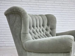 Dänisches Zwei-Sitzer Sofa in Hellgrünem Möbel Velours, 1960er