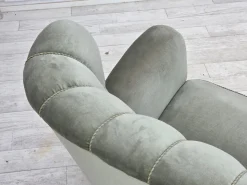 Dänisches Zwei-Sitzer Sofa in Hellgrünem Möbel Velours, 1960er