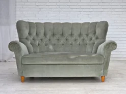 Dänisches Zwei-Sitzer Sofa in Hellgrünem Möbel Velours, 1960er