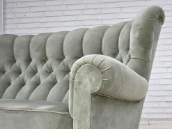Dänisches Zwei-Sitzer Sofa in Hellgrünem Möbel Velours, 1960er