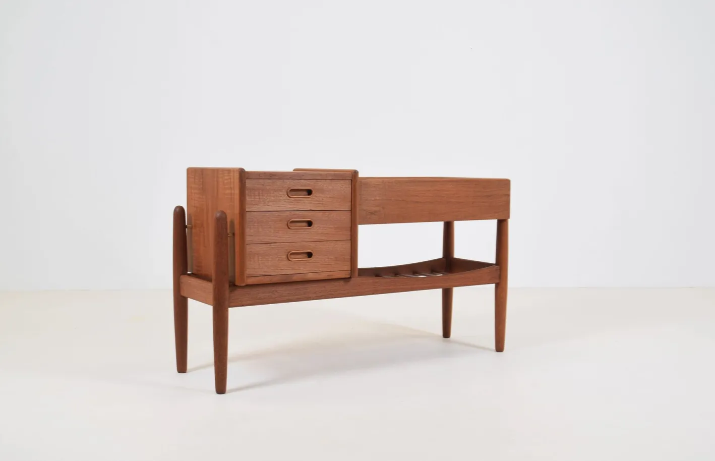 Dänische Teak Möbel mit Pflanzer von Arne Wahl Iversen für Vinde Møbelfabrik, 1961