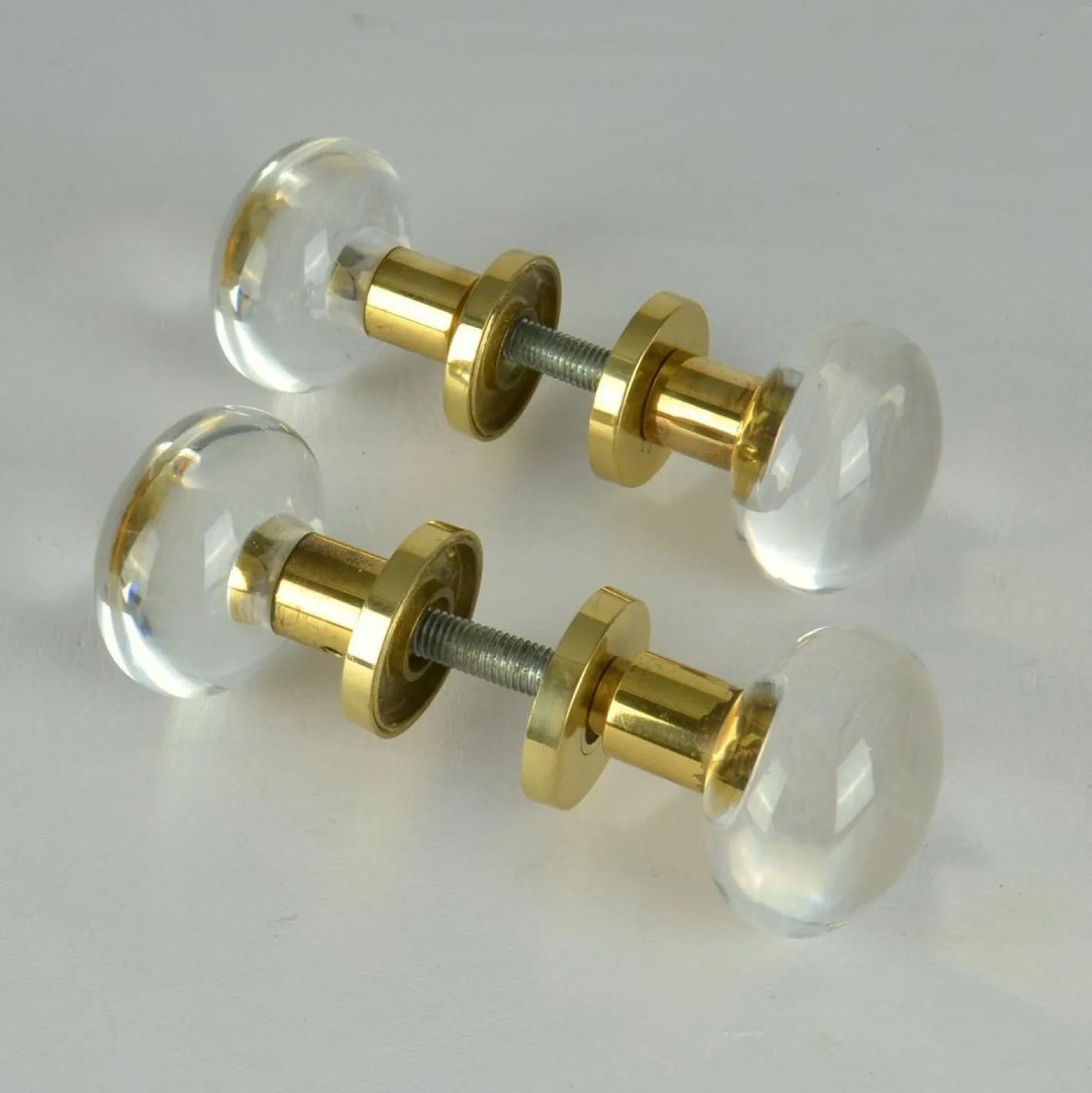 Doppelte runde Push & Pull Türgriffe aus Acryl und Messing, 2 . Set