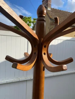 Drehbare Parrot Garderobe aus gebogenem Holz, 1970er