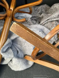 Drehbare Parrot Garderobe aus gebogenem Holz, 1970er