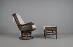 Drehbare und neigbare Rattansessel, Hocker & Couchtisch, Italien, 1960er, 6 . Set